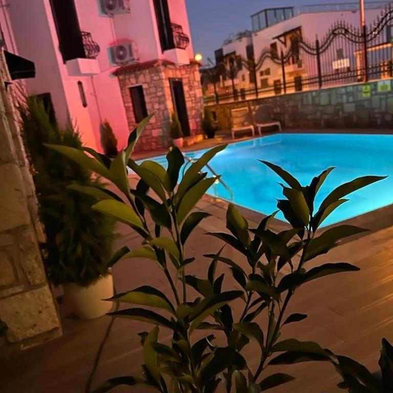 Wb Weekend Otel Bodrum Bagian luar foto